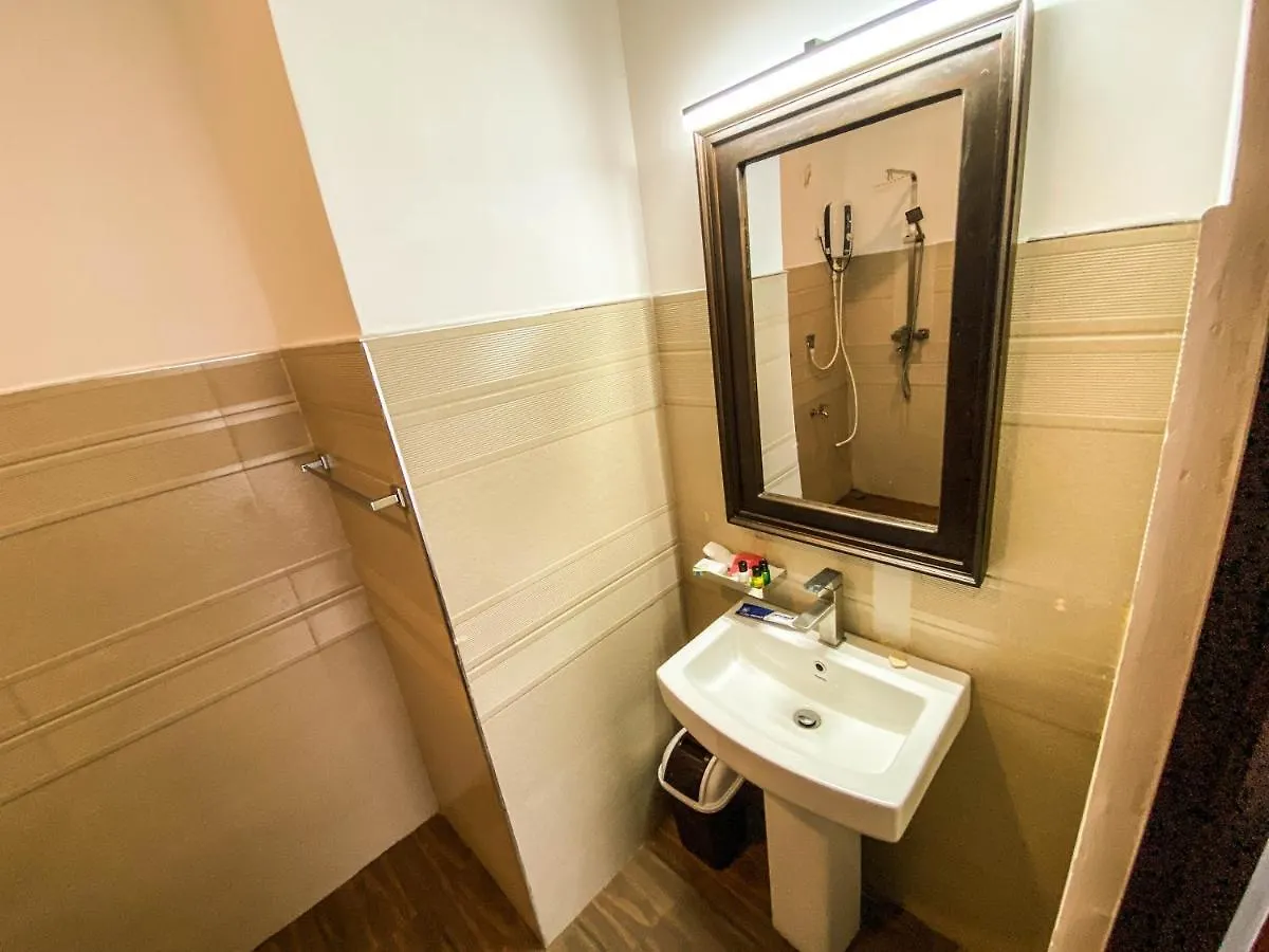 Friendly Hills Hotel نوفارا إيلِيا