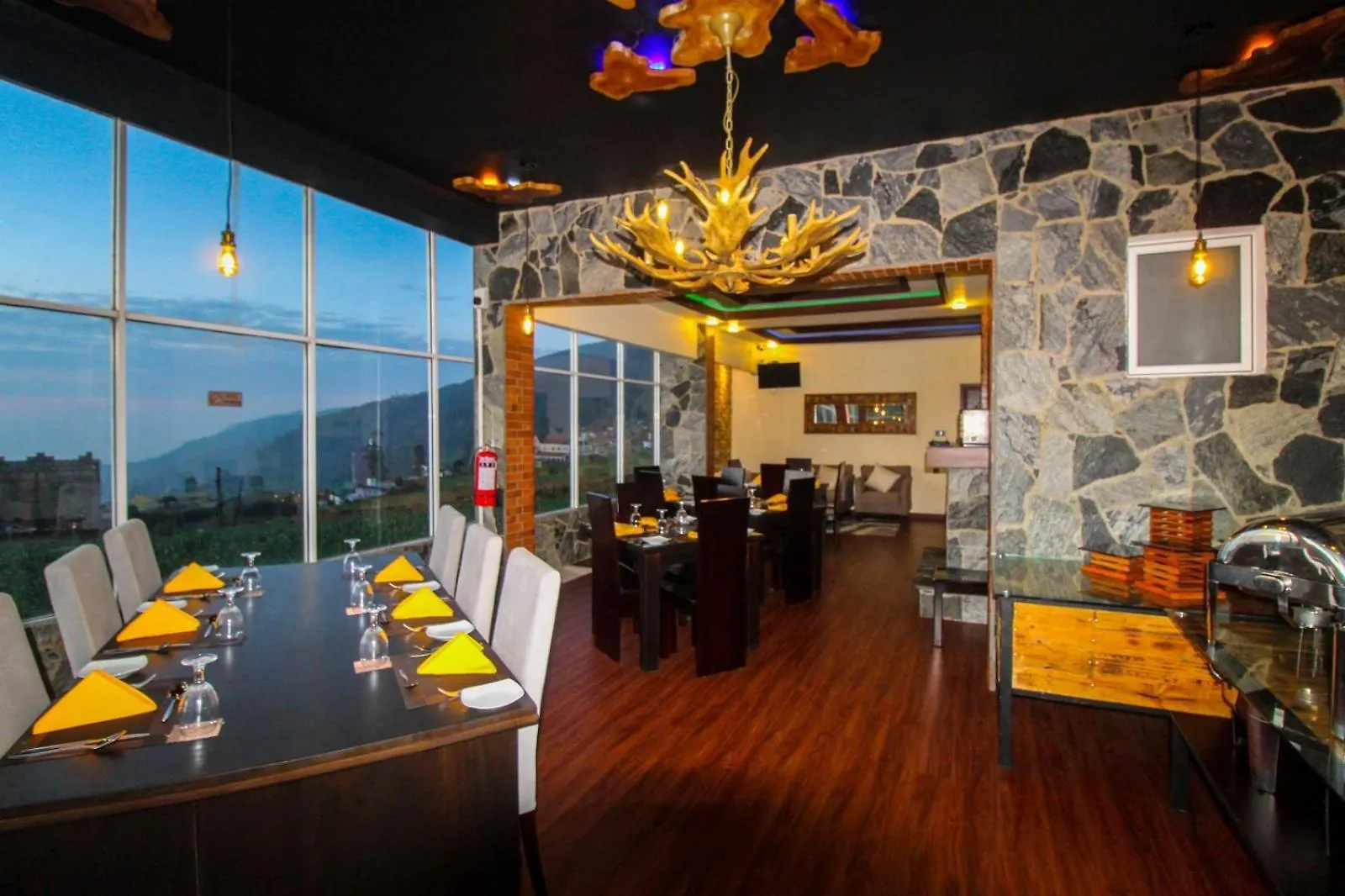 Friendly Hills Hotel نوفارا إيلِيا