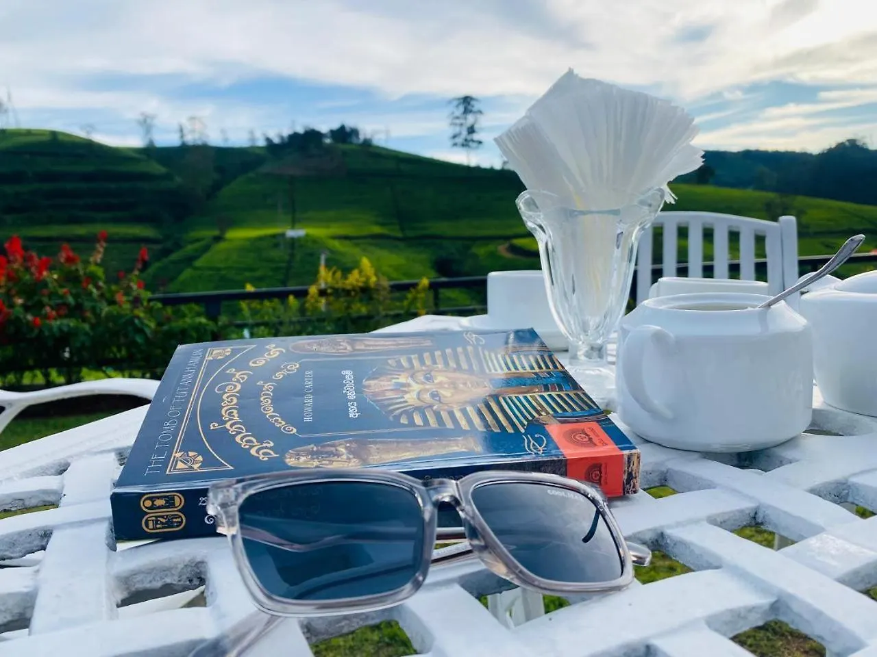 Friendly Hills Hotel نوفارا إيلِيا 2*,
